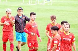 Tiếp tay cho 'địch'