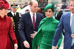 Vợ chồng Meghan Markle và Hoàng tử Harry tiếp tục gặp xui xẻo, William và Kate có hành động giúp đỡ