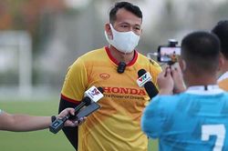 Thủ thành Bùi Tấn Trường nhận 'phần thưởng' trước vòng loại World Cup 2022