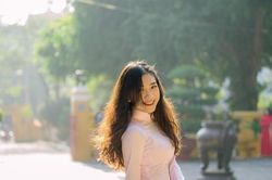 Thủ khoa khoa Văn và tình yêu mãnh liệt với con chữ