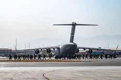 Hơn 200 nghìn người Afghanistan có thể bị mắc kẹt sau thời hạn rút quân cuối cùng của Mỹ