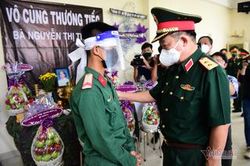 Bộ đội lập bàn thờ vọng chịu tang mẹ khi đang làm nhiệm vụ