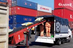Tiếp nhận 20 tấn gạo do Công ty CP Cảng Đà Nẵng trao tặng