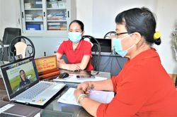 Trao học bổng 'Phát triển giáo dục và kỹ năng' cho học sinh nghèo