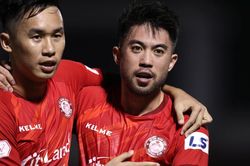 CLB TP.HCM để ngỏ tương lai HLV Polking, đàm phán cho mượn Lee Nguyễn