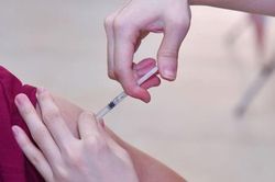 Khẩn trương điều tra, làm rõ 'dịch vụ tiêm vaccine COVID-19 thần tốc' tại Hà Nội