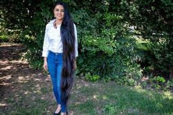 Nữ VĐV Pakistan cắt mái tóc nuôi trong 17 năm