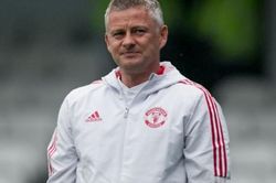 Chuyển nhượng 26/8: Solskjaer úp mở về hợp đồng mới. PSG đặt giá 220 triệu euro cho Mbappe