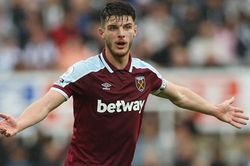 Vì sao MU cần Declan Rice chứ không phải Saul Niguez?