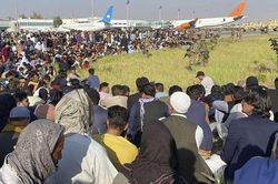 Lo IS tấn công khủng bố, các nước khuyến cáo công dân tránh xa sân bay Kabul