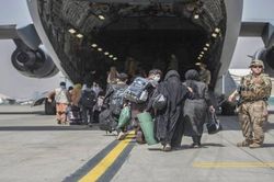 G7 rối bời chuyện đi hay ở Afghanistan