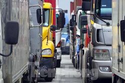 Những địa phương 'vẽ' thêm quy định khiến lưu thông hàng hóa ùn tắc