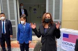 Phó Tổng thống Mỹ Kamala Harris chứng kiến lễ trao vắc-xin cho Hà Nội