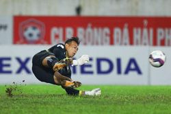 Tấn Trường đặt mục tiêu vô địch V.League; Đình Trọng gia nhập 'nhóm thương binh'