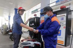 Giảm hơn 500 đồng, xăng RON95-III có giá trần là 21.131 đồng mỗi lít