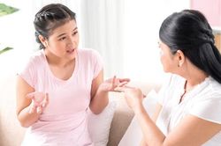 Mẹ hoảng hốt trước những thay đổi của con gái 17 tuổi