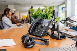 Tai nghe Voyager 4300 UC giúp kết nối và làm việc hiệu quả