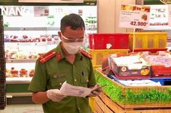 Công an thành phố tổ chức 30 điểm bán hàng phục vụ người dân