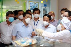 Phó Thủ tướng Lê Văn Thành: 'Sức khỏe công nhân là tài sản quý nhất của DN'