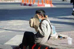 Đưa người lang thang vào ở tạm ký túc xá, trường học trong thời gian giãn cách