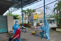 Hơn 400 Trạm Y tế lưu động chăm sóc, điều trị F0 ở TP.HCM
