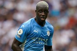 Sao Man City bị bắt vì tội hiếp dâm