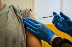 Phát hiện mới về biến chứng đông máu sau tiêm vaccine Covid-19