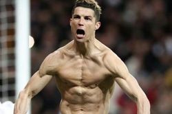Ronaldo kiểm tra y tế ở Bồ Đào Nha