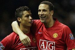 Ferdinand góp công giúp MU chiêu mộ Ronaldo