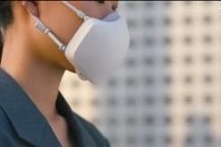 Khẩu trang phiên bản mới gắn máy lọc không khí mini giúp diệt virus