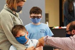 Trẻ em có cần tiêm vaccine Covid-19? Đến tuổi nào được tiêm?