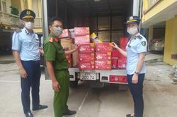 Đồ chơi, bánh trung thu Trung Quốc không rõ nguồn gốc ồ ạt 'chảy' về Việt Nam