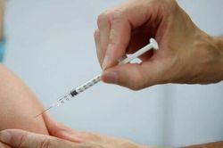 Các quốc gia EU đối mặt rủi ro pháp lý nếu khuyến nghị tiêm mũi vắc-xin tăng cường