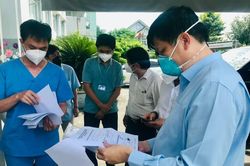 Bộ trưởng Y tế: Điều trị ngay người vùng đỏ test nhanh dương tính, không chờ PCR