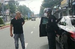 Thanh niên ở Bình Dương 'thông chốt' kiểm soát, dọa giết CSCĐ
