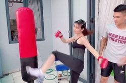 Vợ đang cho con bú tự nhiên chuyển sang tập võ, Mạc Văn Khoa liền 'cầu cứu' netizen