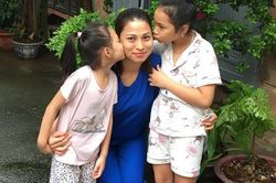 Vợ điều dưỡng, chồng bộ đội, gửi con nhỏ xung phong vào 'tuyến lửa' chống dịch