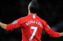 Ronaldo không thể khoác áo số 7 khi trở lại MU