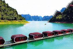Khách sạn con nhộng nằm giữa hồ ở Thái Lan