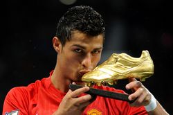 Matic từ chối mọi đề nghị xin áo đấu của Ronaldo