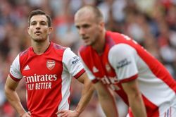 Arsenal phải thay HLV nếu không muốn rớt hạng