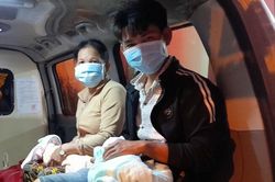 Hai bé gái song sinh được đặt tên Cô Na và Cô Vy