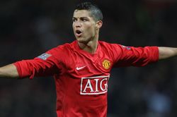Ronaldo trở lại Manchester United sau 12 năm