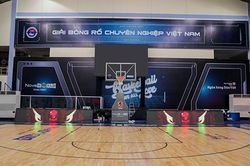 Sau bóng đá, tới bóng rổ 'toát mồ hôi' vì COVID