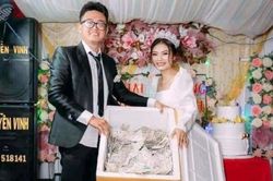 Cô dâu, chú rể ngã ngửa khi nhìn thấy quà cưới của hội bạn thân