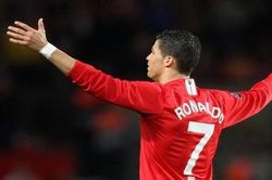 Ronaldo mặc áo số mấy khi trở lại Manchester United?