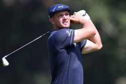 DeChambeau bỏ lỡ cú ghi điểm lịch sử PGA Tour