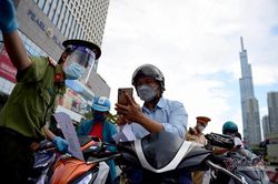 TP.HCM: Ùn ứ nhẹ tại chốt kiểm soát vì... khai báo y tế