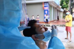 Hà Nội xét nghiệm COVID-19 cho toàn bộ người dân phường Giáp Bát