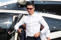 Trở lại MU, Ronaldo một lần nữa vượt tầm Messi về nhãn quan quản trị và khai thác thương hiệu cá nhân